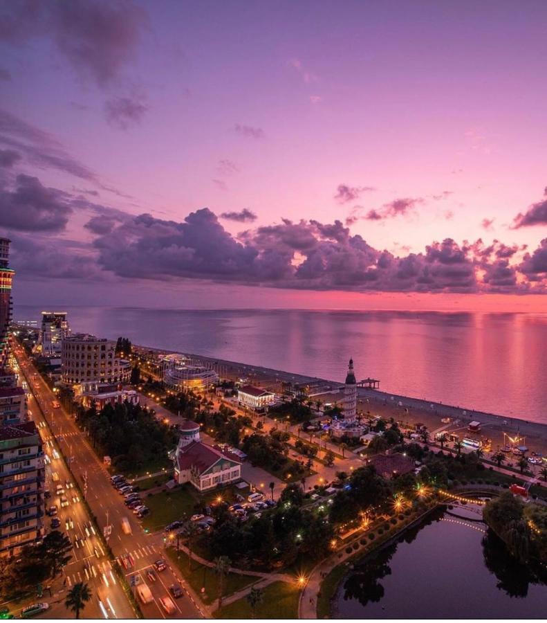 Orbi City Suites Батуми Екстериор снимка